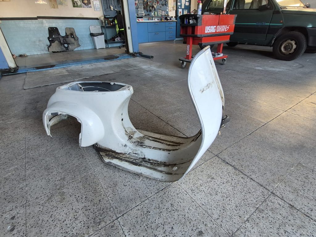 Scocca di Vespa prima del restauro